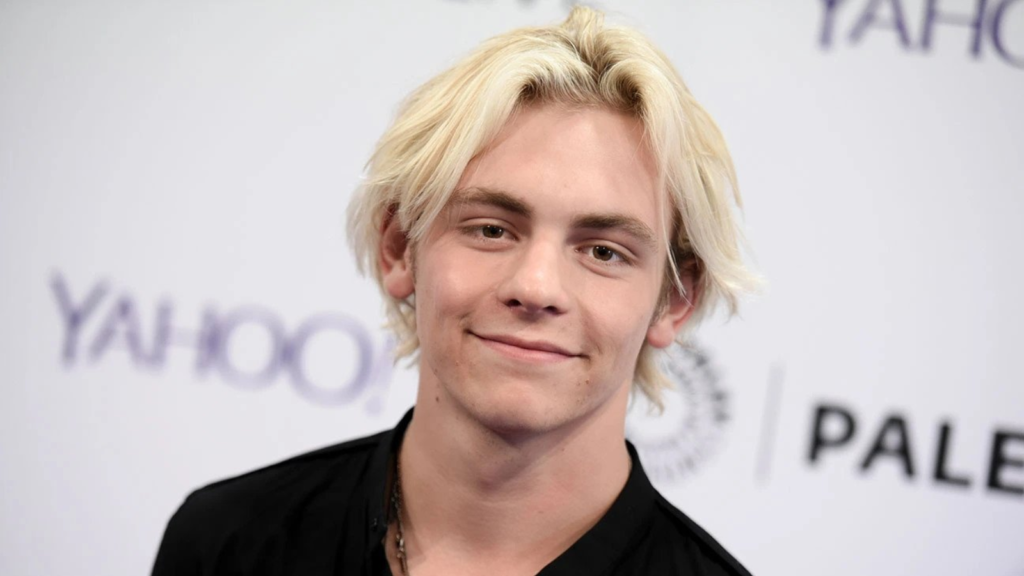 Is Ross Lynch Gay